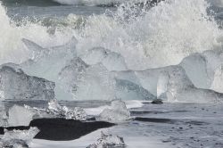 Eisbrocken am Reynisfjara Strand 2